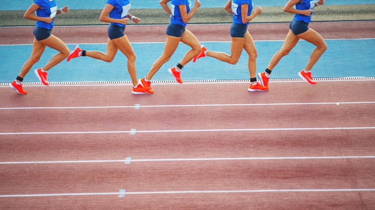 堪萨斯皇家队夺得队史首冠，乔治·布瑞特在夺冠庆典上向球迷深情告别